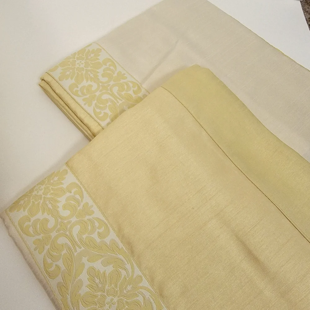 New In Package Kensigton King Size Gatsby Duvet Cover Set - Cream Gold 3 PIeces